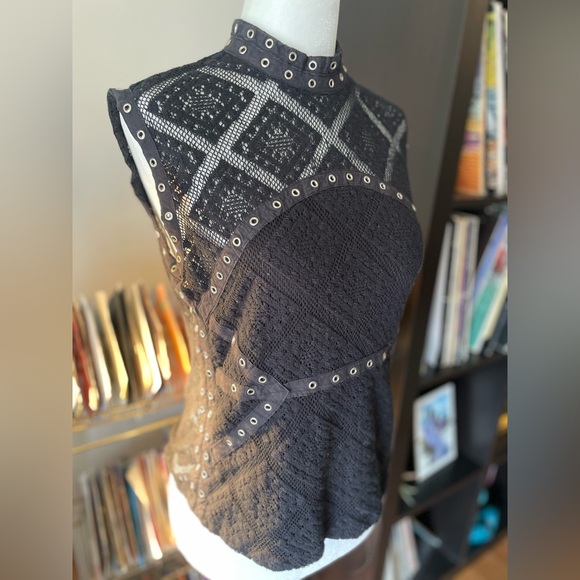 TOPSHOP Crochet w Rivets Top - Picture 3 of 6